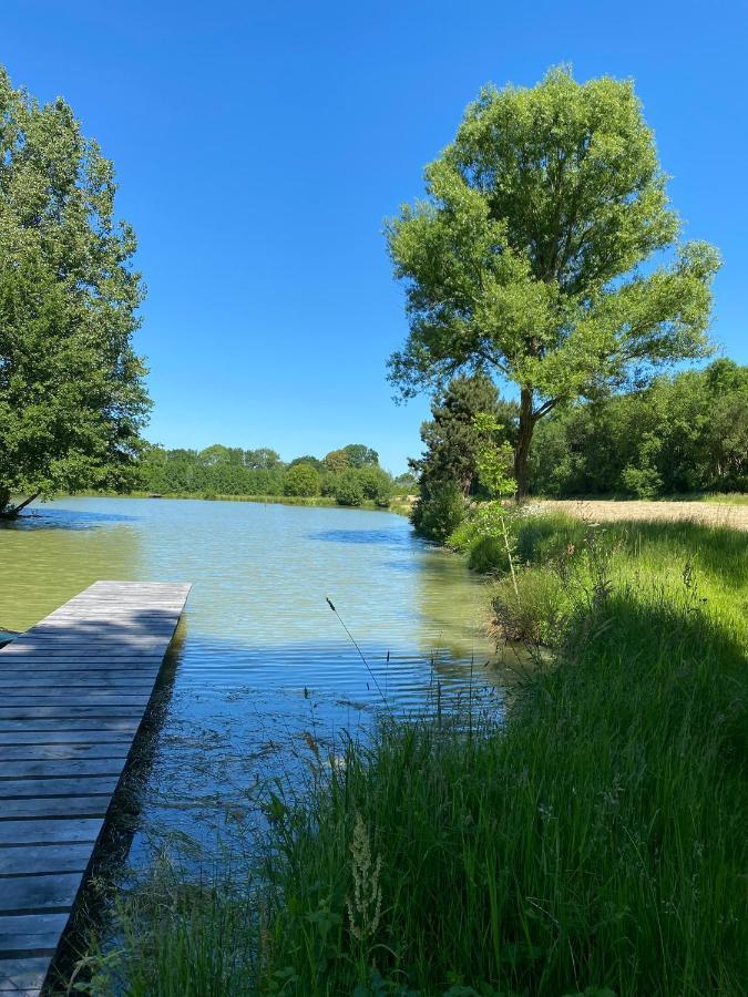Des Etangs *